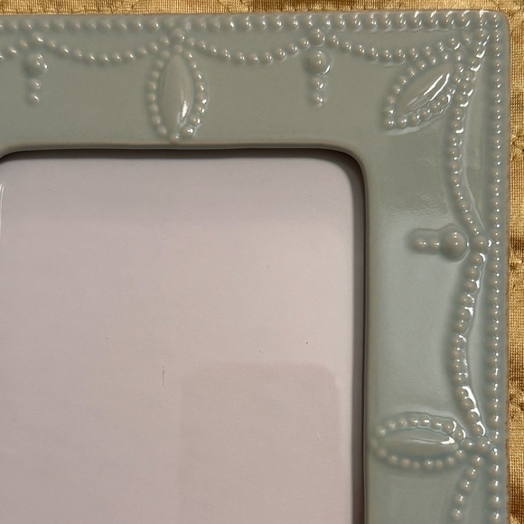 Lenox American by Design French Perle 4"x6" Table Top Picture Frame in Ice Blue - Picture 4 of 10